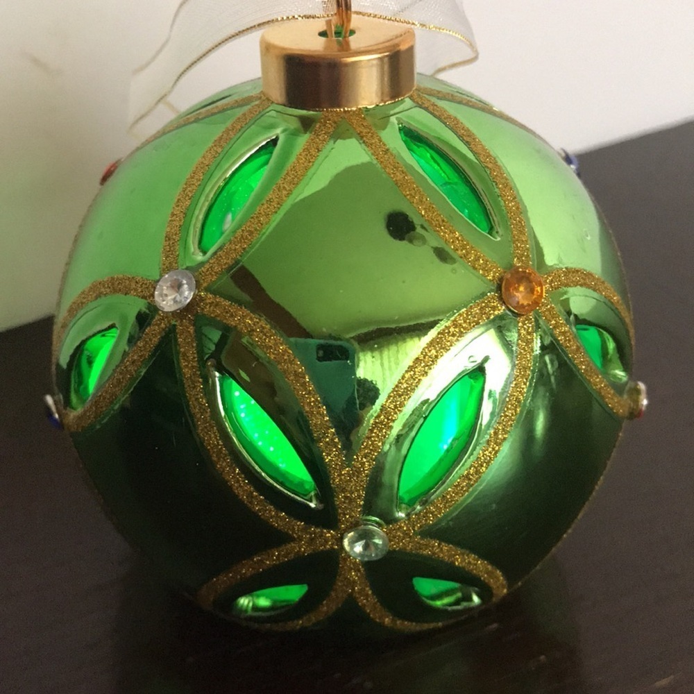 Color-changing holiday decor lighted bulb - Picture 3 of 10